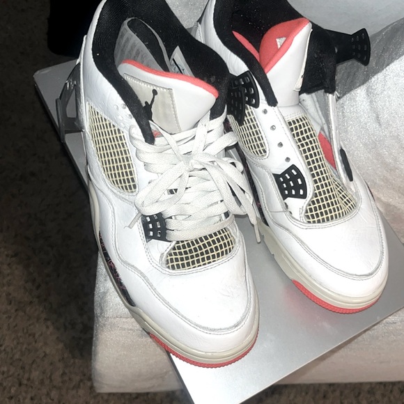 Air jordan 4 started yellowing on the net so I quit wearing these, 4 sale asap - Picture 1 of 6